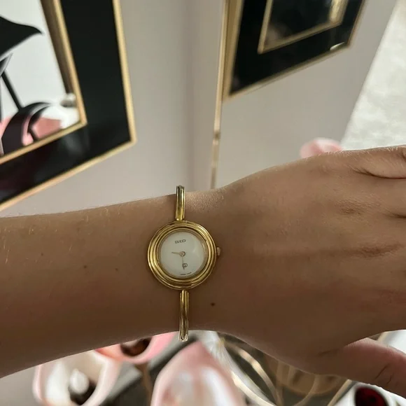 Gucci Gold Bezel Watch With All Bezels - Picture 7 of 9